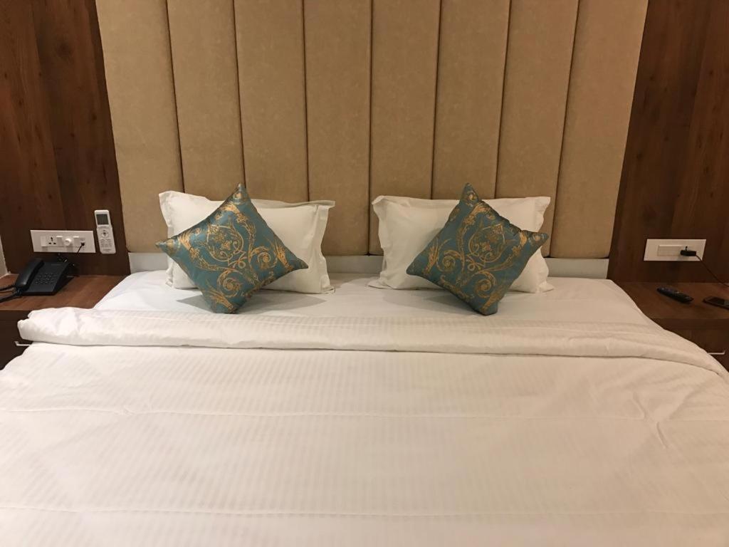 Hotel Hari Vilaas Varanasi Exterior photo