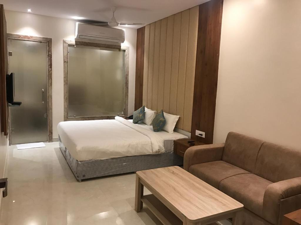 Hotel Hari Vilaas Varanasi Exterior photo