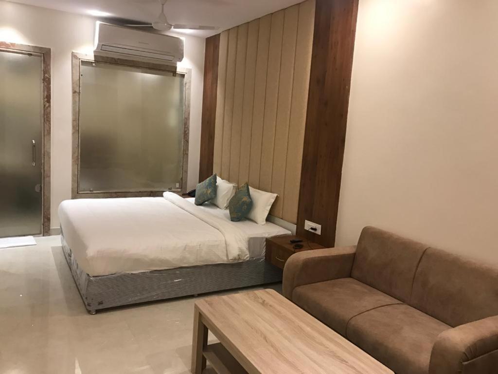 Hotel Hari Vilaas Varanasi Exterior photo