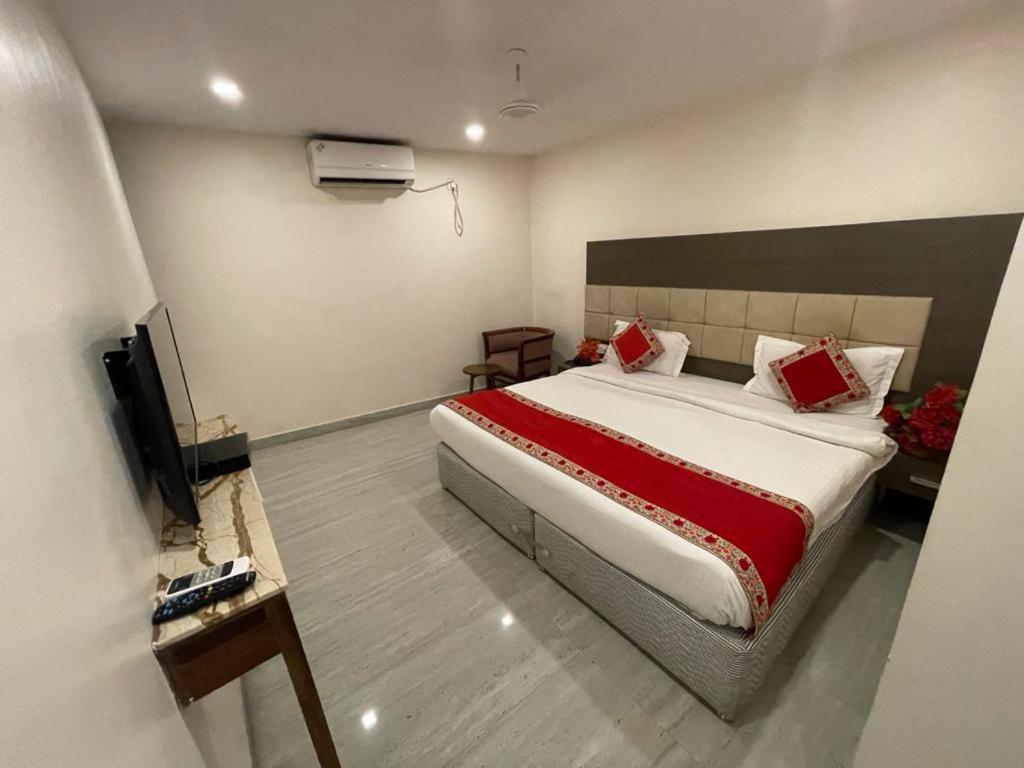Hotel Hari Vilaas Varanasi Exterior photo