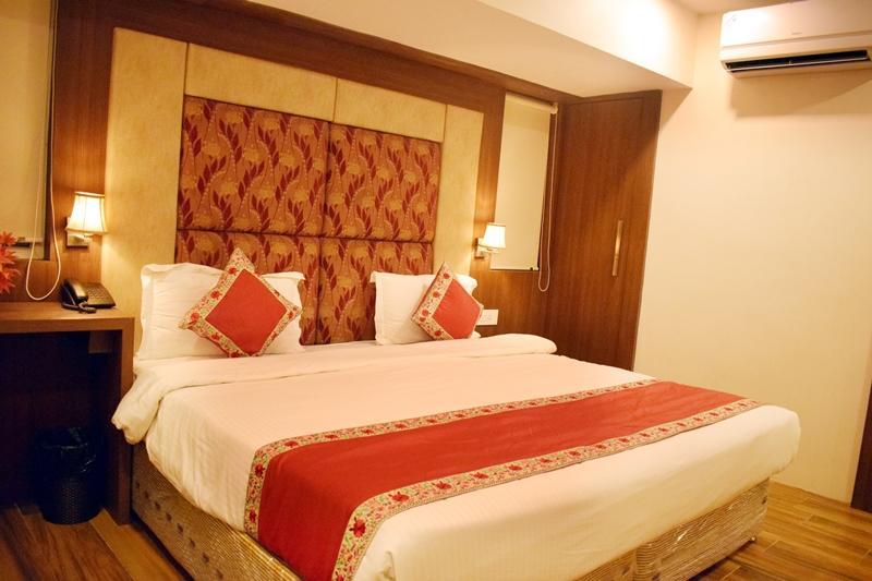 Hotel Hari Vilaas Varanasi Exterior photo