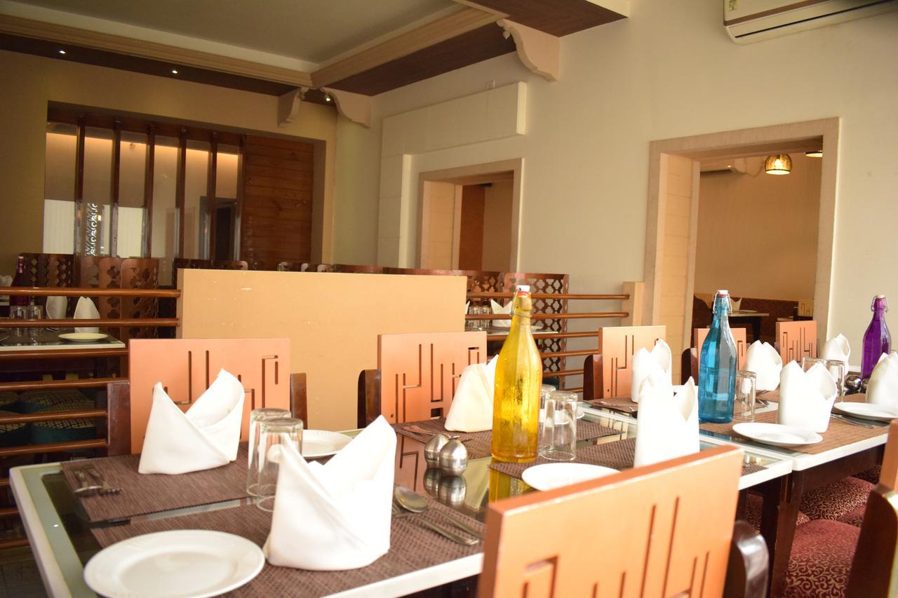 Hotel Hari Vilaas Varanasi Exterior photo