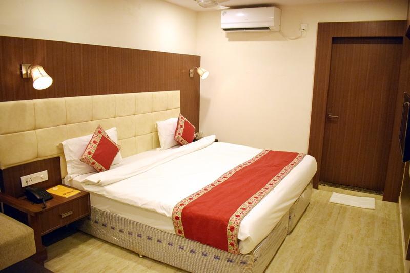 Hotel Hari Vilaas Varanasi Exterior photo