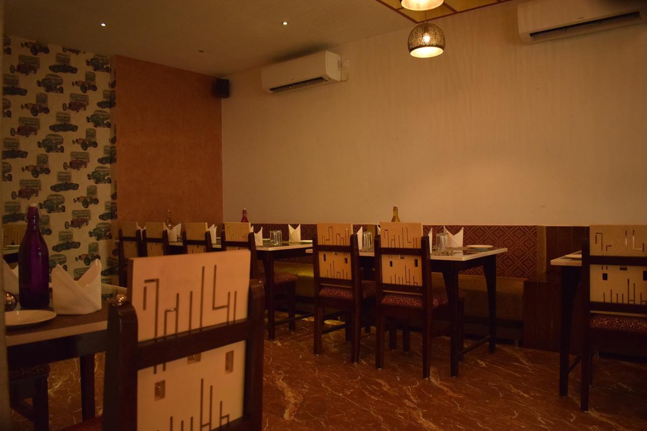 Hotel Hari Vilaas Varanasi Exterior photo