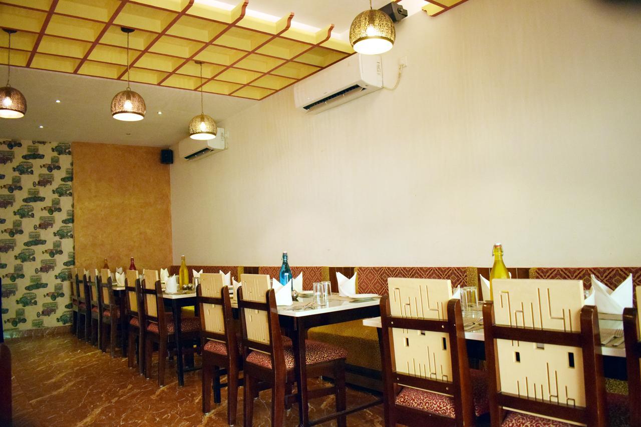 Hotel Hari Vilaas Varanasi Exterior photo