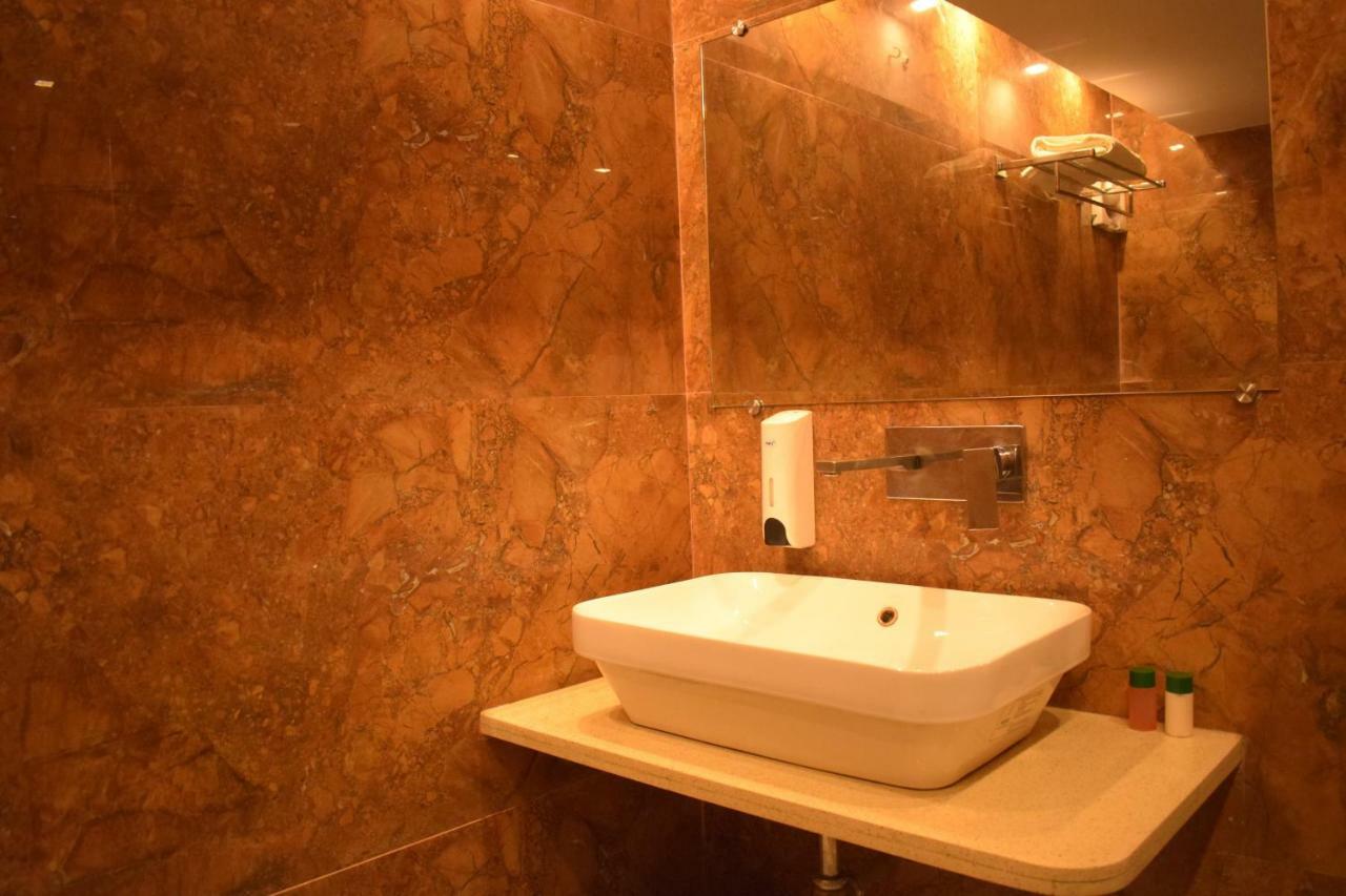 Hotel Hari Vilaas Varanasi Exterior photo