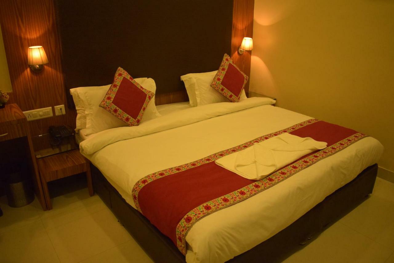 Hotel Hari Vilaas Varanasi Exterior photo